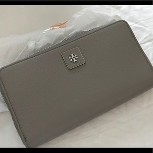 Tory Burch Wallet - Stunning!!